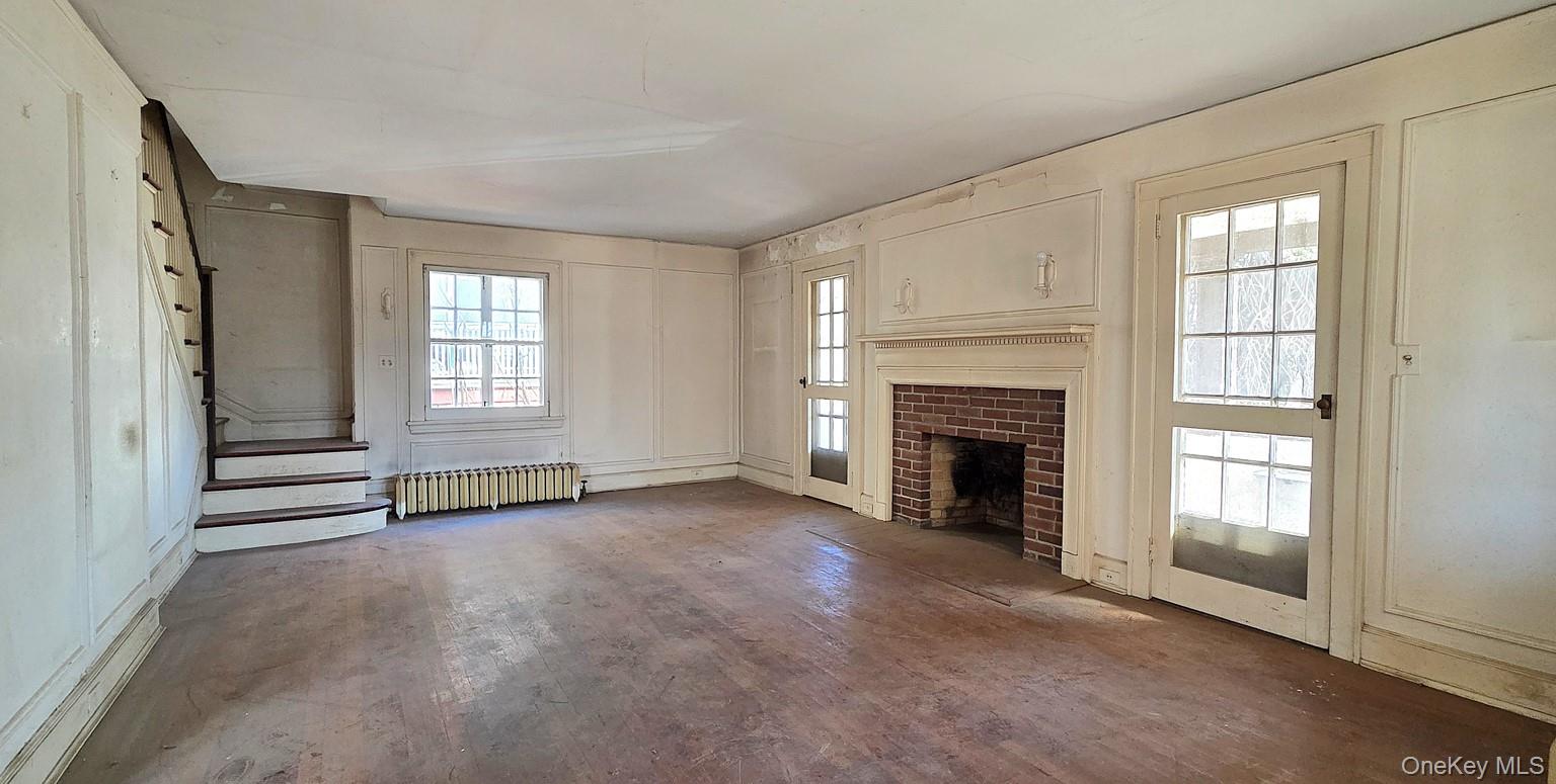 540 Webster Avenue New Rochelle, NY 10801 - Photo 4 of 18 Walls have picture frame molding