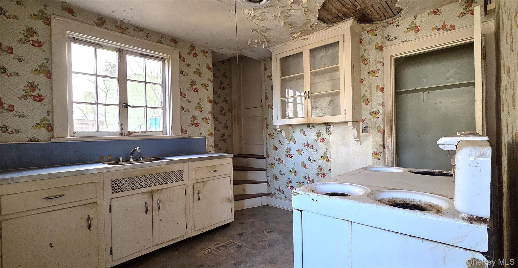 540 Webster Avenue New Rochelle, NY 10801 - Photo 6 of 18 Kitchen is ready for your updates