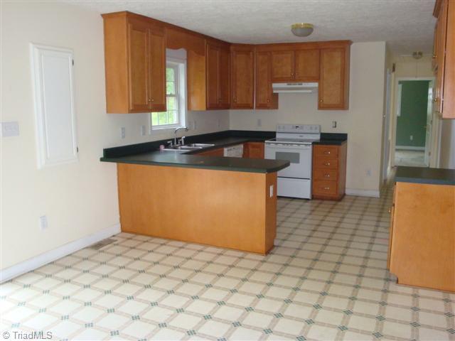 816 Raintree Court Randleman, NC 27317 - Photo 4 of 13 Kitchen.