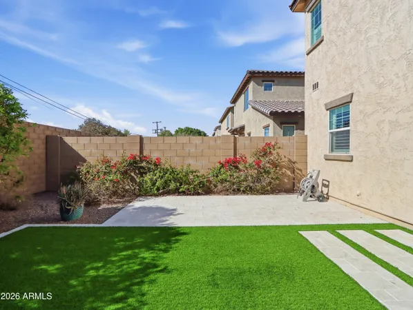 a view of a back yard of the house