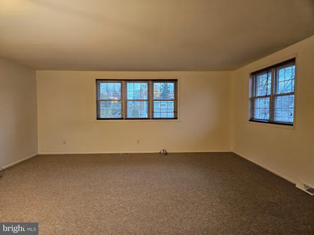 $1,795 | 137 Lorraine Avenue, Oreland, PA 19075