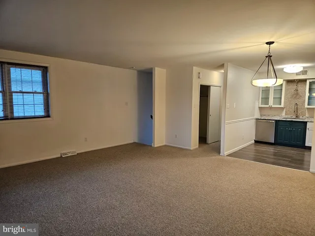 $1,795 | 137 Lorraine Avenue, Oreland, PA 19075