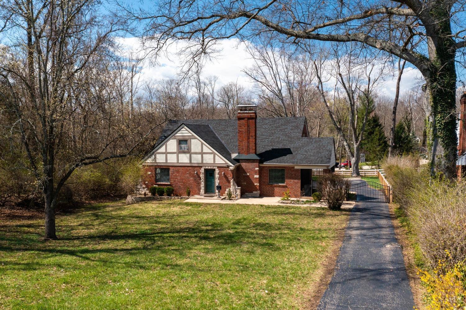 1247 Sutton Road Cincinnati, OH 45230 - Photo 2 of 43