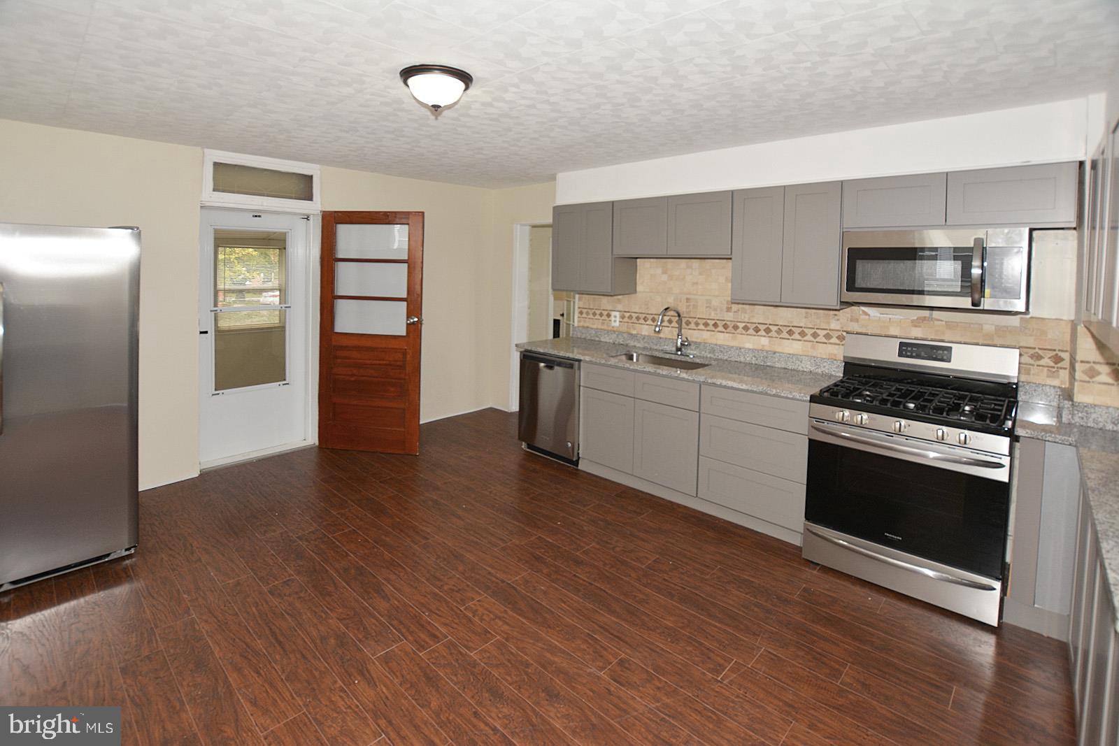 7336 Manchester Road Dundalk, MD 21222 - Photo 3 of 28
