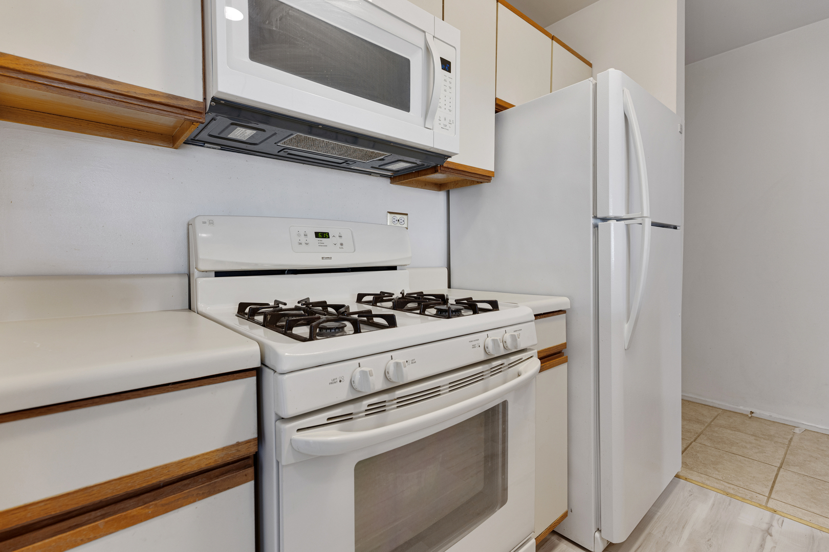 1912 Prairie Square, Unit 209A Schaumburg, IL 60173 - Photo 9 of 26 a white stove top oven sitting inside of a kitchen