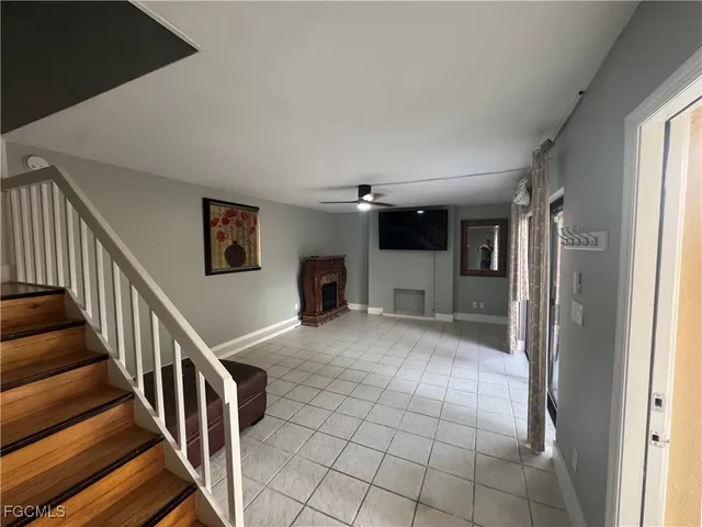 a view of an entryway with livingroom