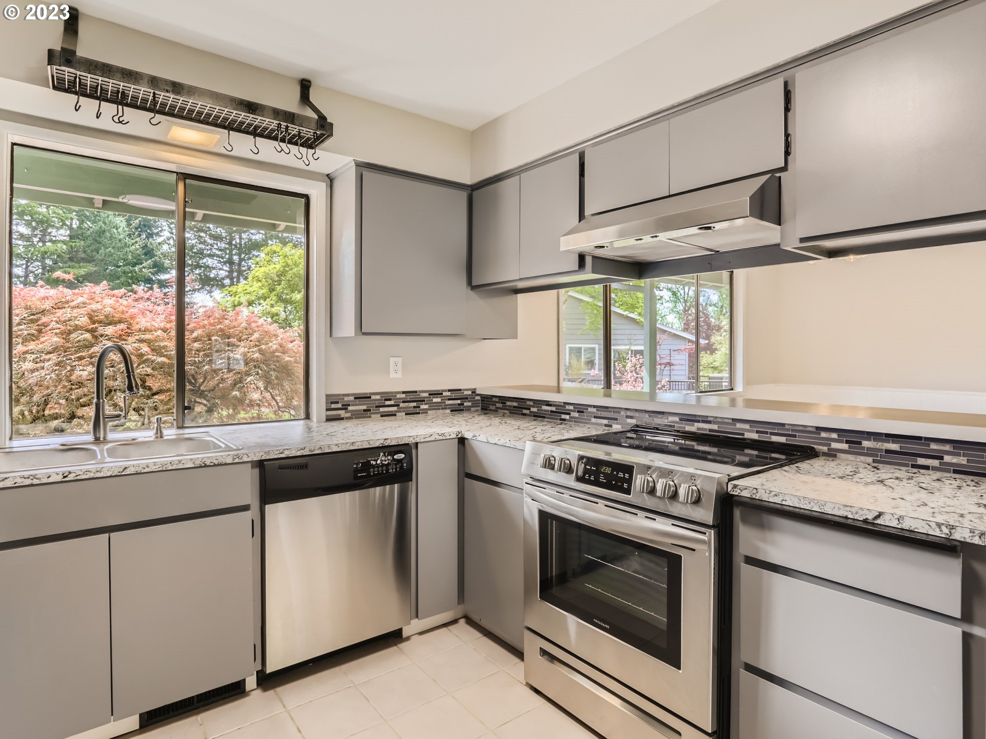 830 Southwest 123rd Court Portland, OR 97225 - Photo 6 of 24 Kitchen