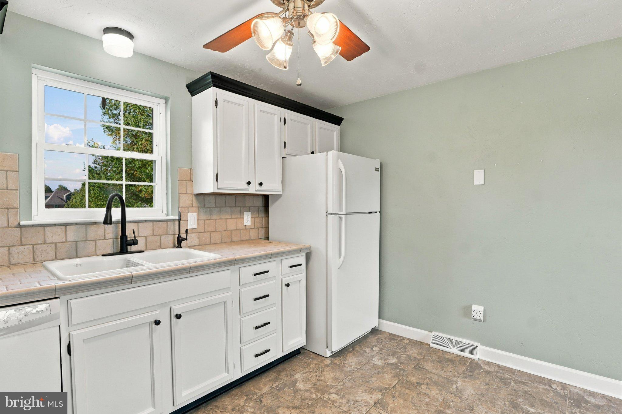 2343 Heather Road York, PA 17408 - Photo 13 of 61 Gallery Image 13