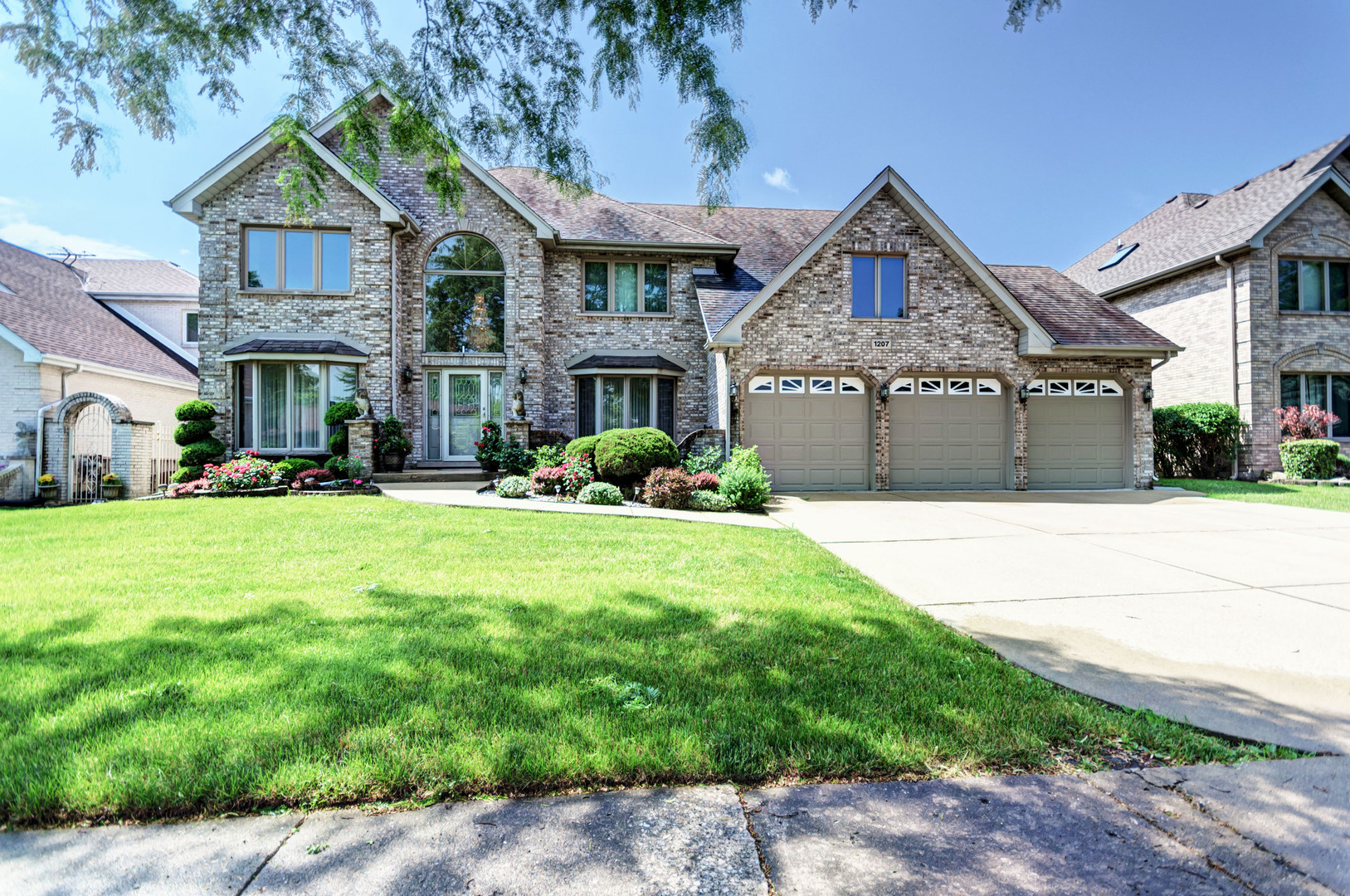 1207 Surrey Road Addison, IL 60101 - Photo 1 of 36