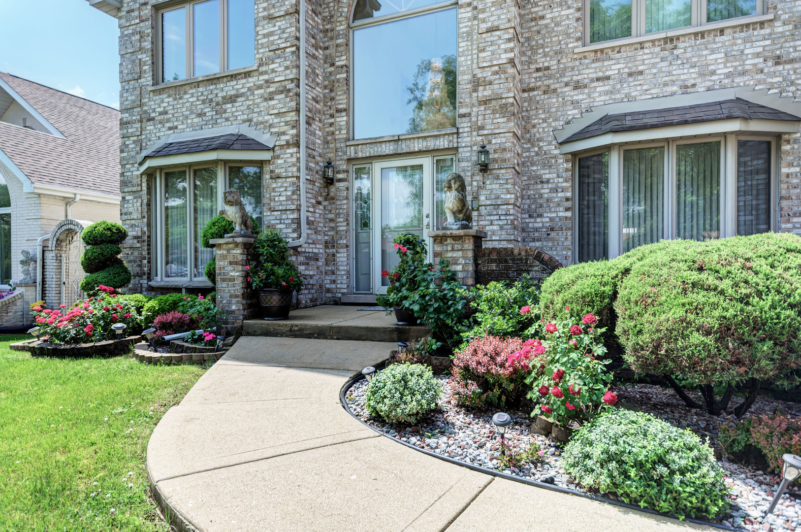 1207 Surrey Road Addison, IL 60101 - Photo 2 of 36
