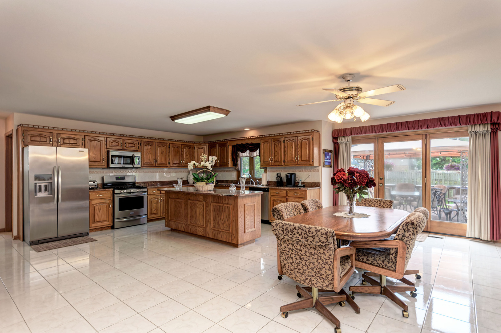 1207 Surrey Road Addison, IL 60101 - Photo 7 of 36