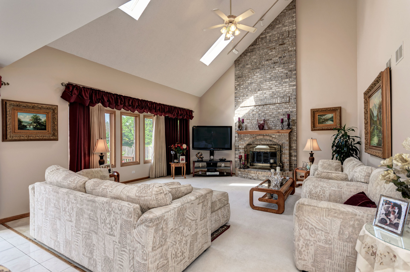 1207 Surrey Road Addison, IL 60101 - Photo 9 of 36