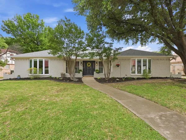 $469,000 | 205 Circleview Drive North, Hurst, TX 76054