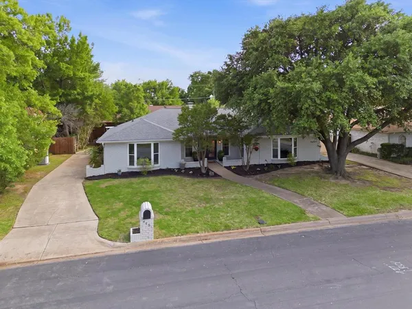$469,000 | 205 Circleview Drive North, Hurst, TX 76054