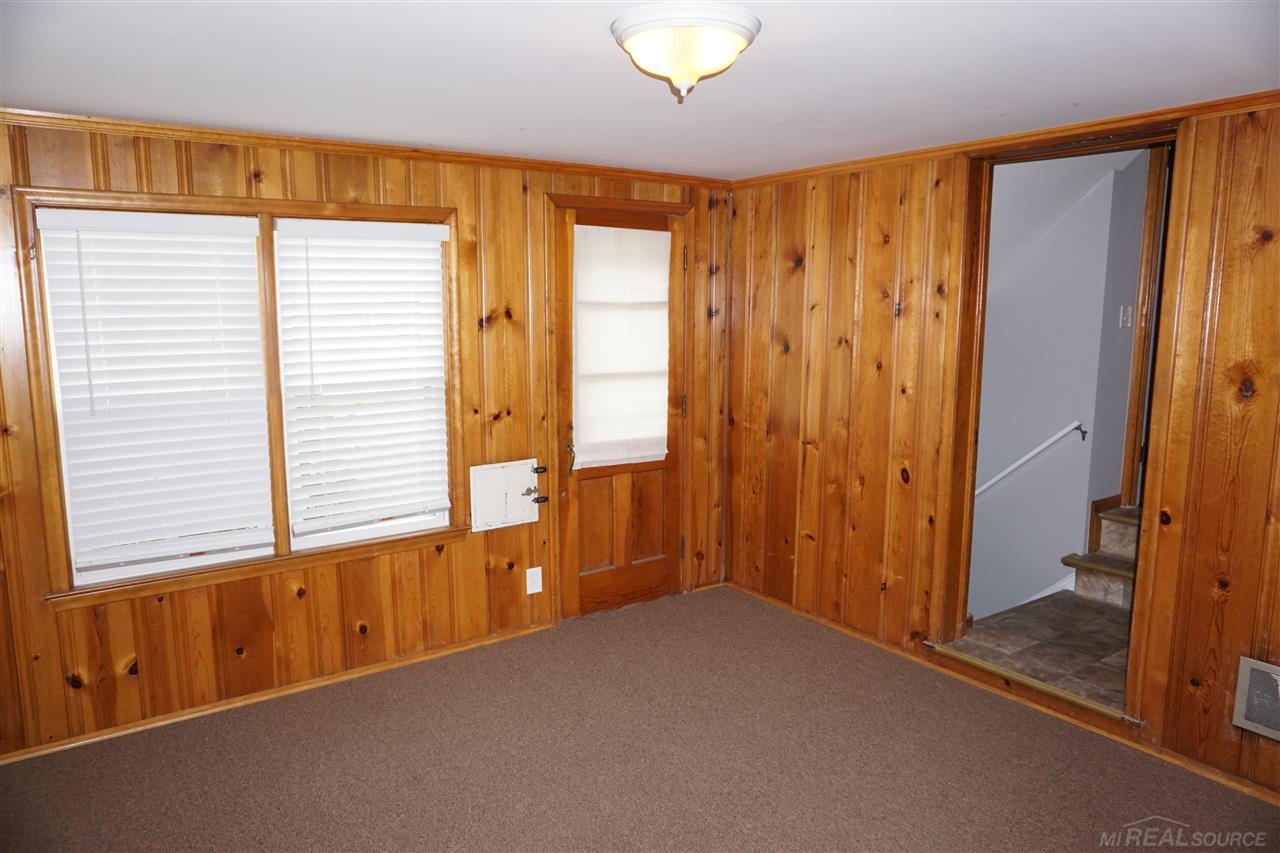 1913 Severn Road Grosse Pointe, MI 48236 - Photo 11 of 24 31371619-10.JPG