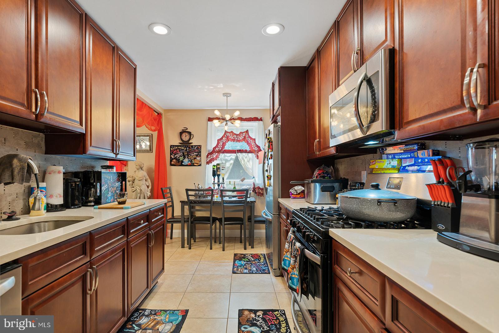 2874 Tolbut Street Philadelphia, PA 19136 - Photo 13 of 32
