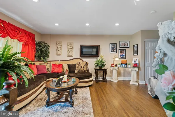 $320,000 | 2874 Tolbut Street, Philadelphia, PA 19136