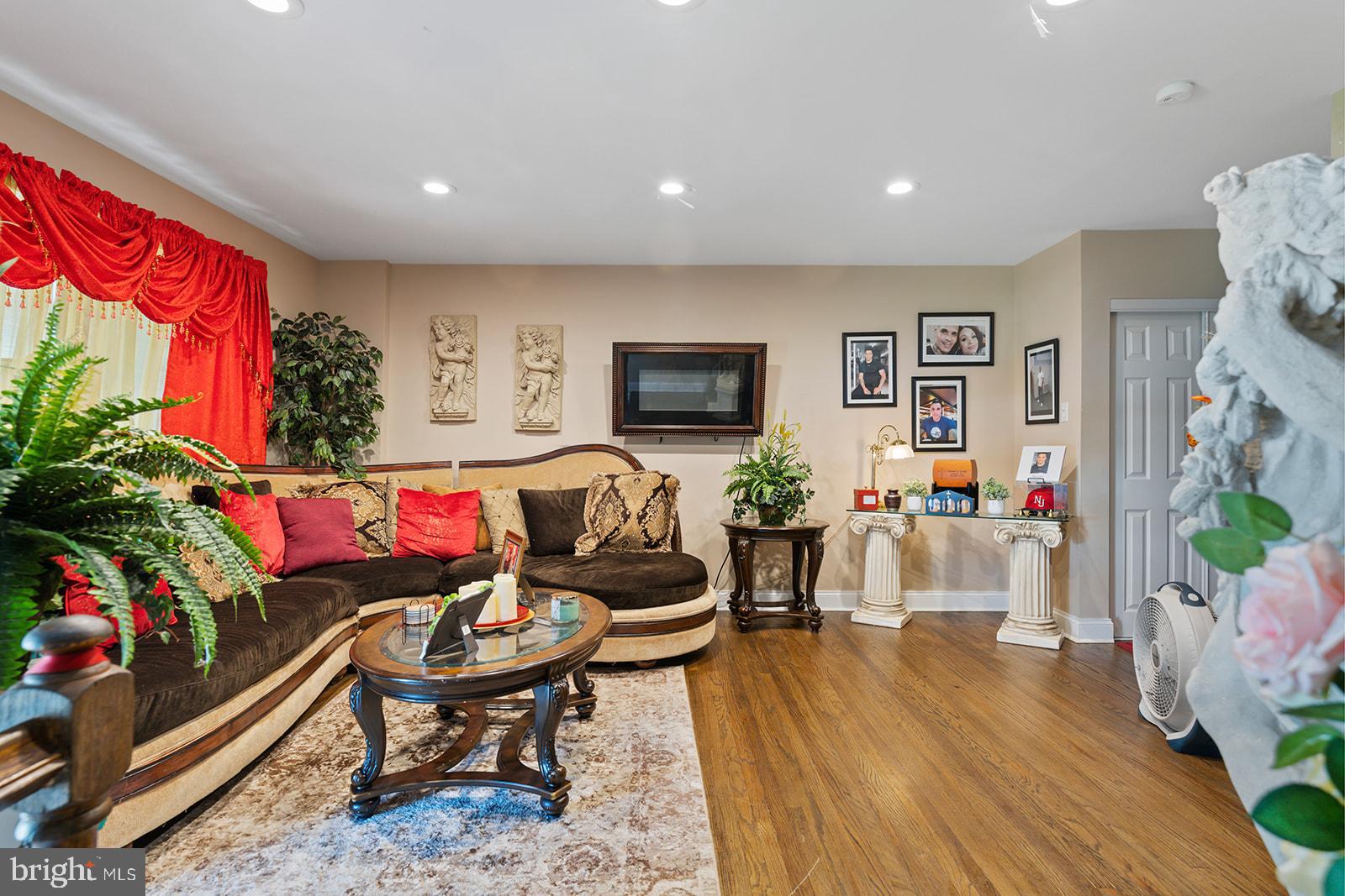 2874 Tolbut Street Philadelphia, PA 19136 - Photo 6 of 32