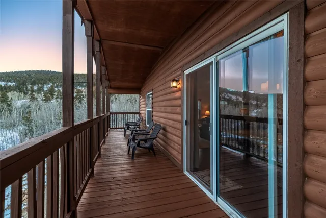 a view of a pathway of a building in front of building