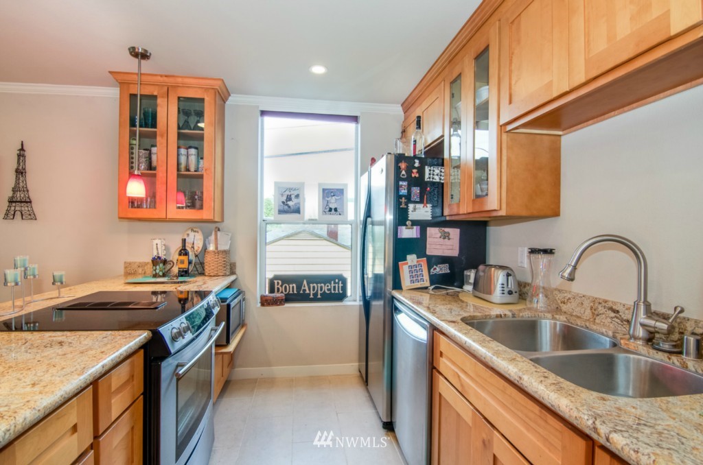 5000 Fauntleroy Way Southwest, Unit 301 Seattle, WA 98136 - Photo 5 of 13 Gallery Image 5