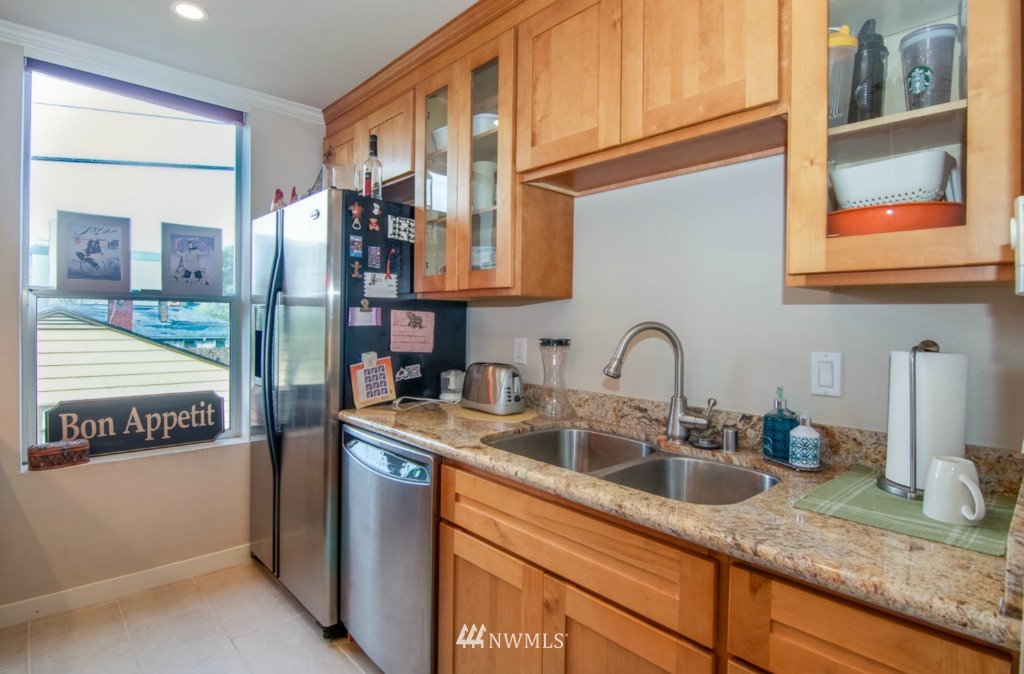 5000 Fauntleroy Way Southwest, Unit 301 Seattle, WA 98136 - Photo 6 of 13 Gallery Image 6
