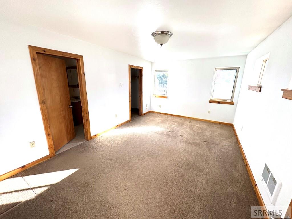 921 Valley Avenue Challis, ID 83226 - Photo 13 of 33