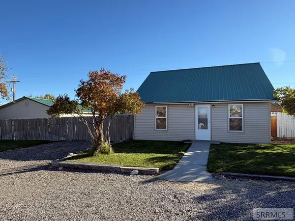 $300,000 | 921 Valley Avenue, Challis, ID 83226