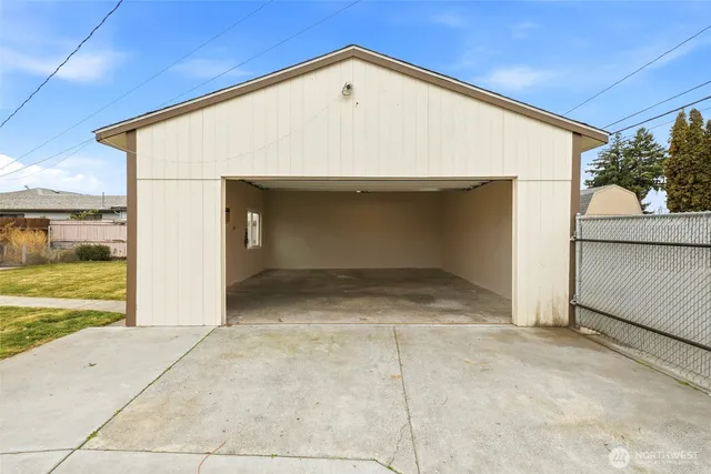 a view of a house with backyard and porch