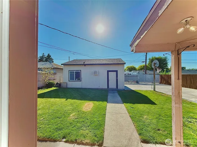 a view of a yard in front of house