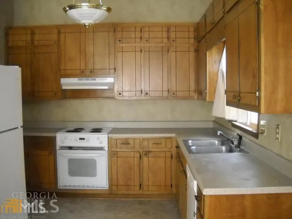 $1,395 | 456 Valley Woods Circle Southeast, Conyers, GA 30094