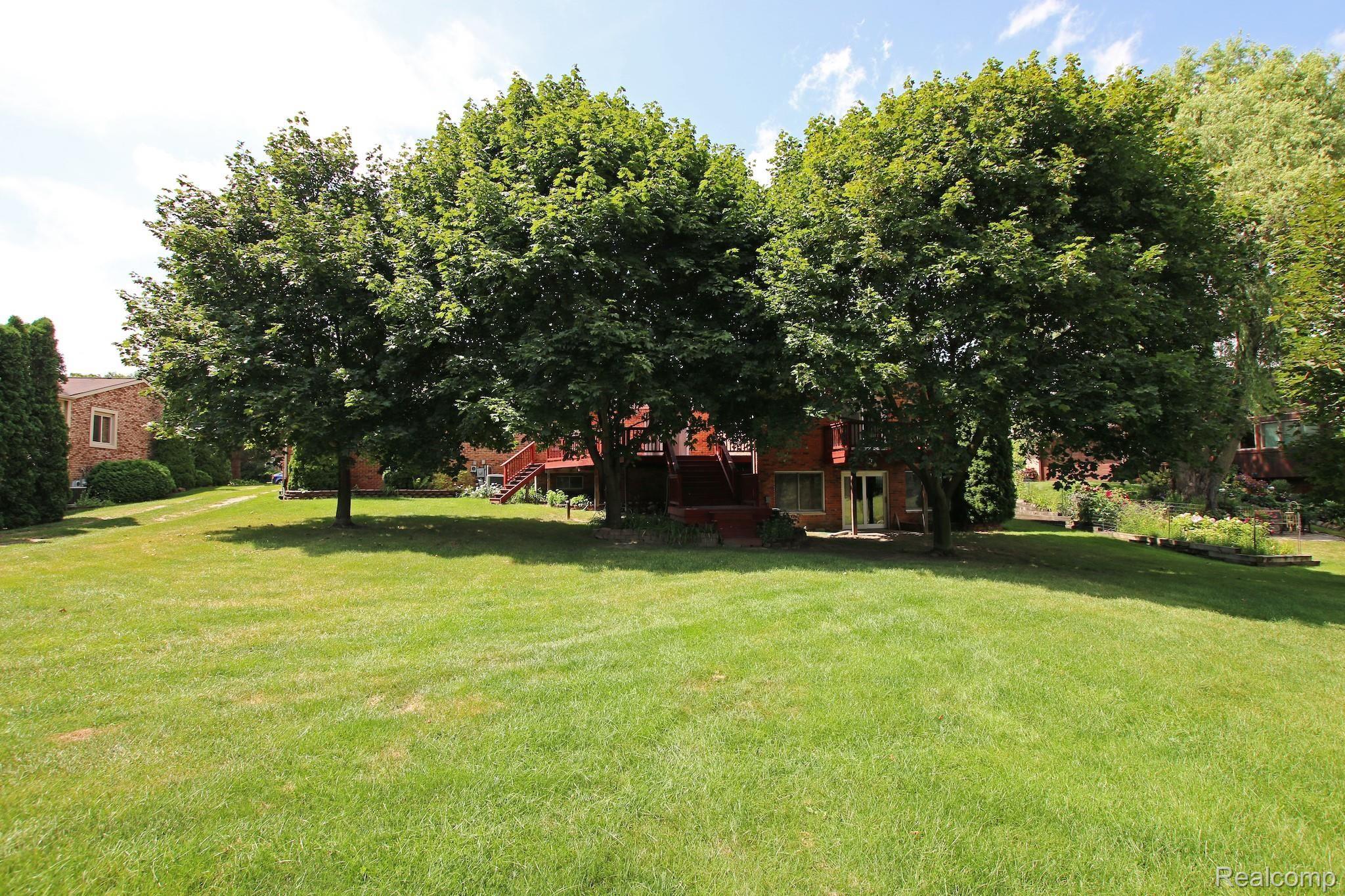 1845 Crestline Street Rochester, MI 48307 - Photo 58 of 58 58) Back of House.jpg