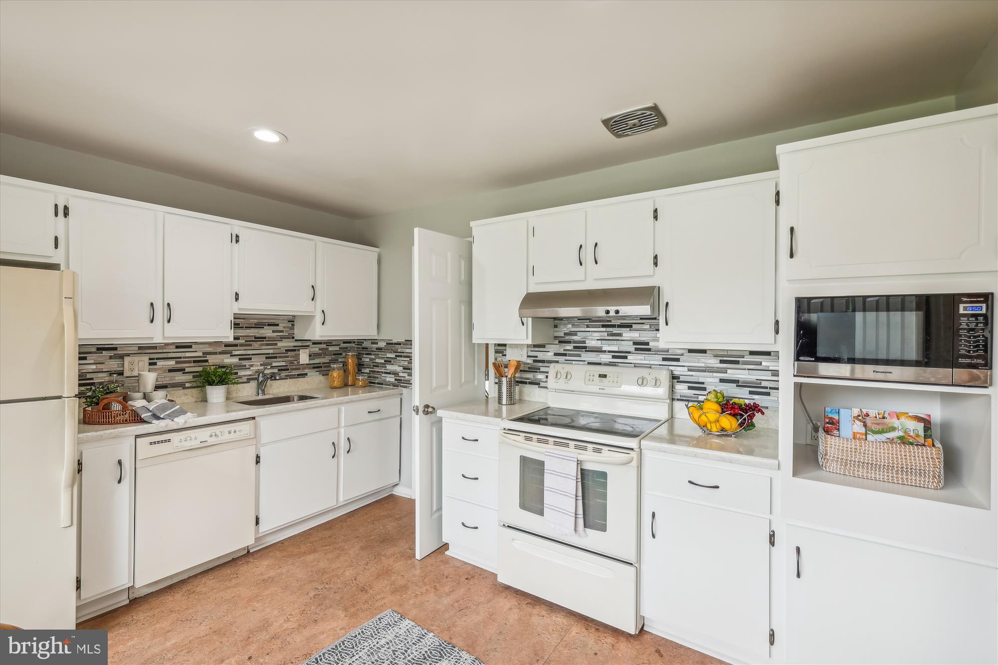 2405 Harmon Road Silver Spring, MD 20902 - Photo 12 of 53 Kitchen