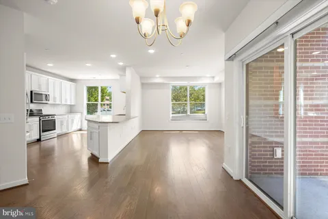 $635,000 | 3985 Norton Place, Unit 101, Fairfax, VA 22030