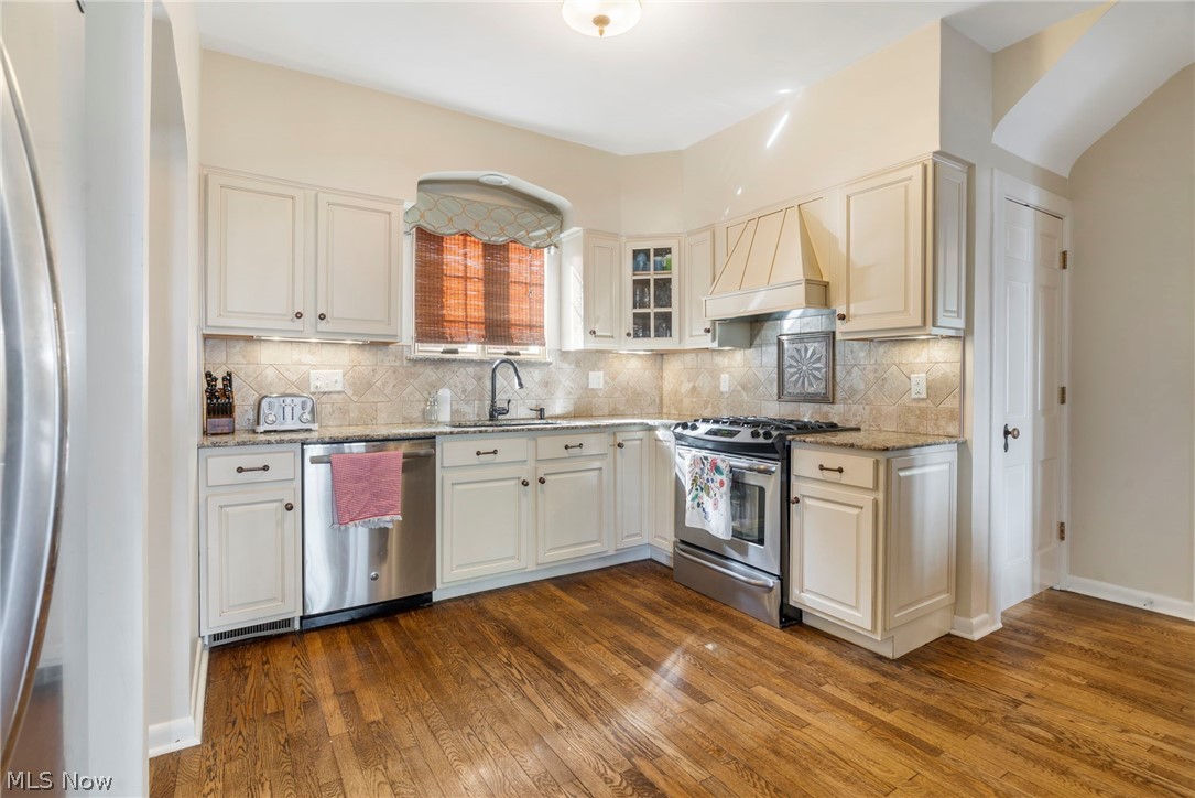 704 Mentor Road Akron, OH 44303 - Photo 7 of 29 Gallery Image 7