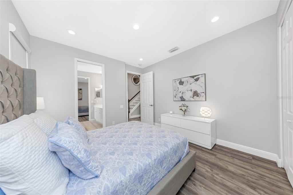 3716 Janus Way Palm Harbor, FL 34685 - Photo 33 of 69 a spacious bedroom with a bed and a desk