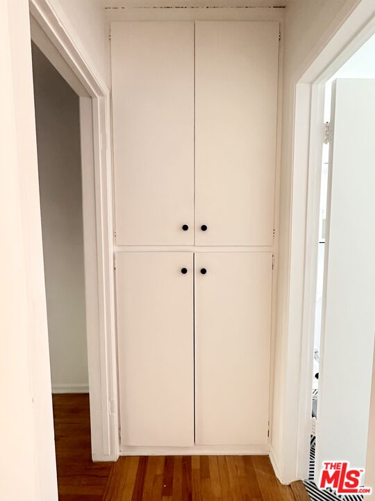 1420 17th Street, Unit 3 Santa Monica, CA 90404 - Photo 11 of 14 a view of an empty room