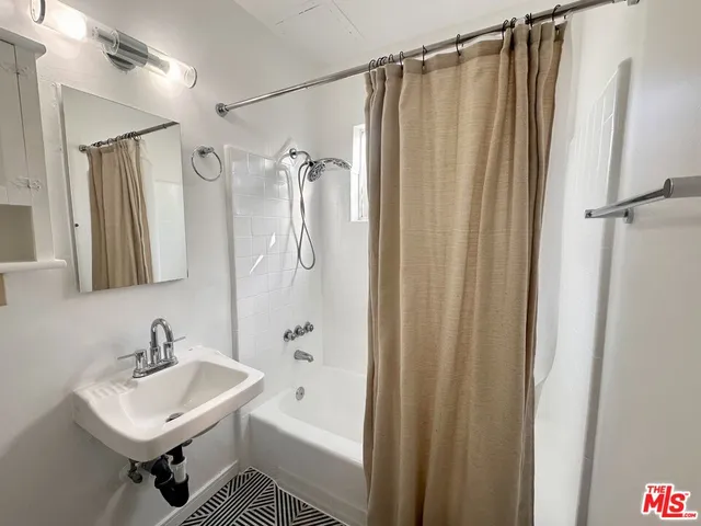 $2,395 | 1420 17th Street, Unit 3, Santa Monica, CA 90404