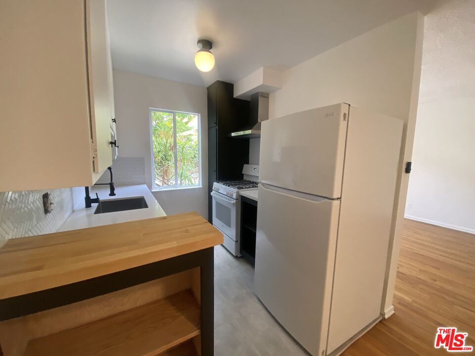 1420 17th Street, Unit 3 Santa Monica, CA 90404 - Photo 2 of 14 a kitchen with a refrigerator and a stove