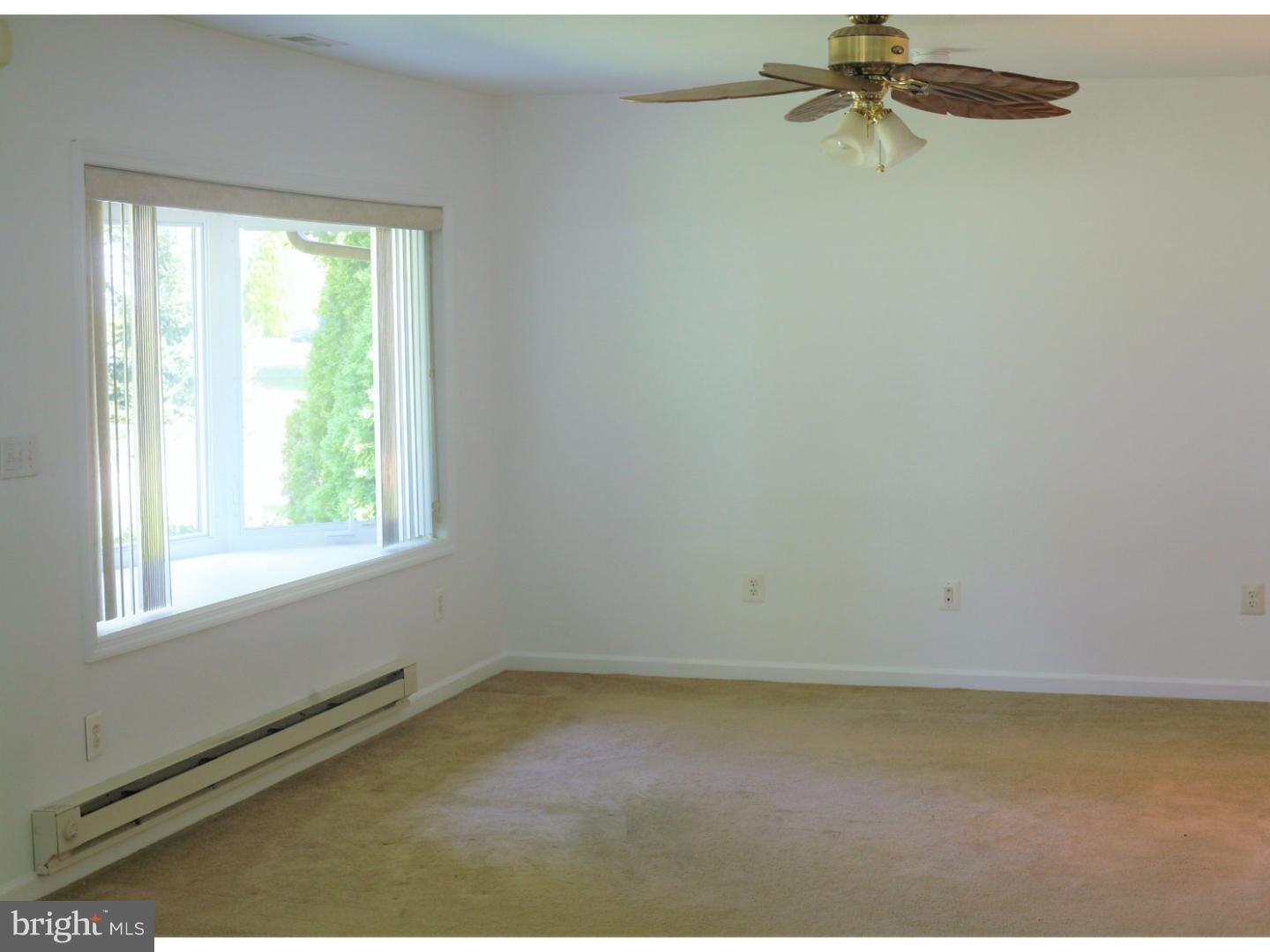 2835 Norcom Road Philadelphia, PA 19154 - Photo 2 of 10 Living Room