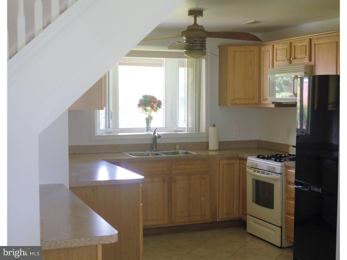 2835 Norcom Road Philadelphia, PA 19154 - Photo 4 of 10 Kitchen