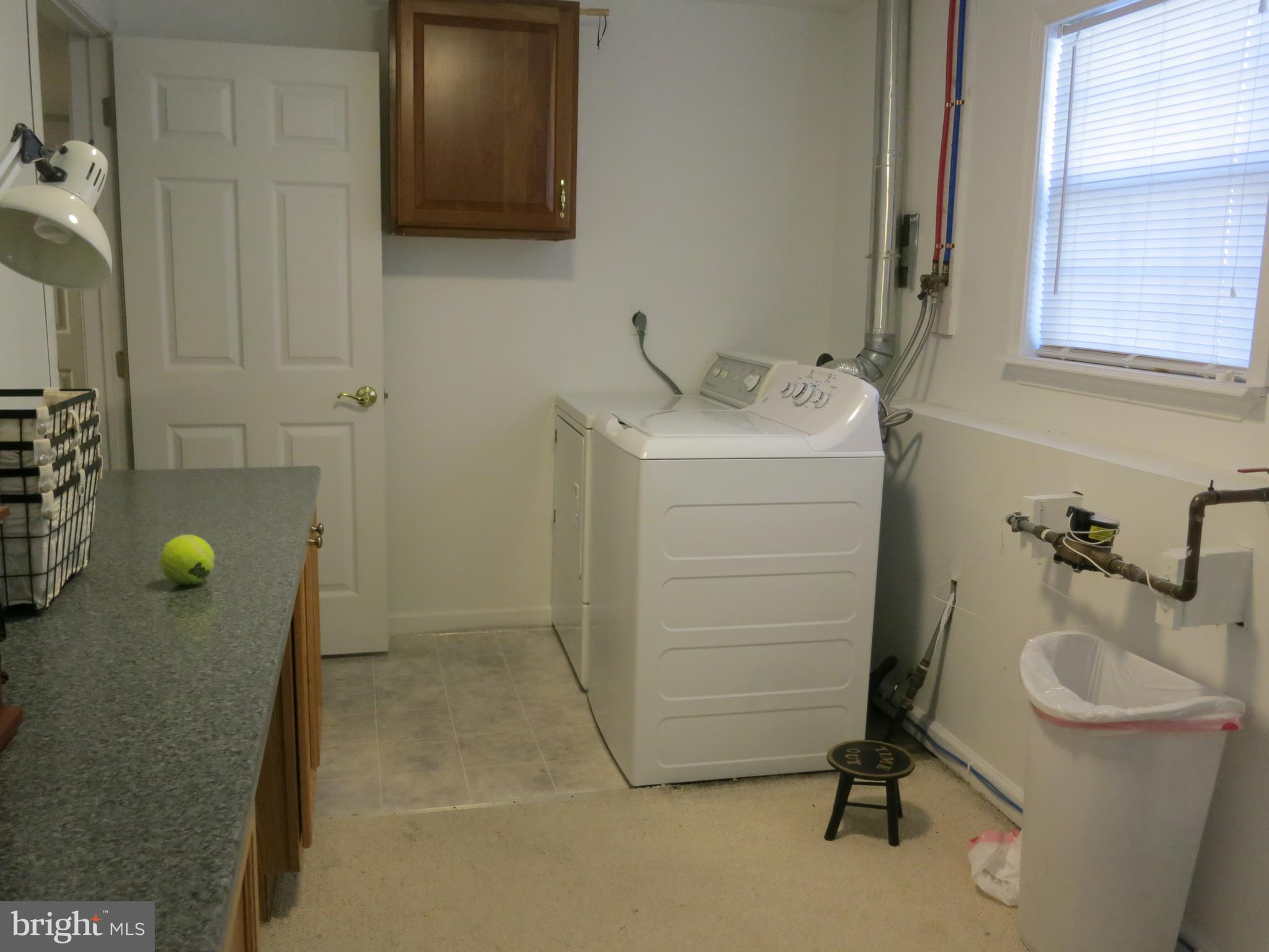 19 Hunting Ridge Road Newark, DE 19702 - Photo 22 of 25 LAUNDRY ROOM WITH FOLDING COUNTER