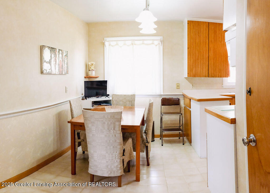 1717 Wellington Road Lansing, MI 48910 - Photo 12 of 57 LenonJamesPhoto64