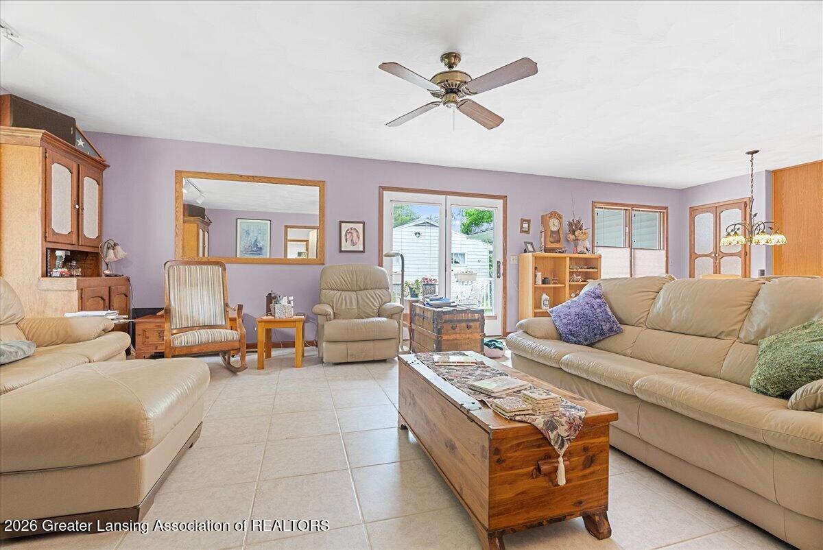 628 Jones Street Grand Ledge, MI 48837 - Photo 13 of 40 16-Media Jett - 20