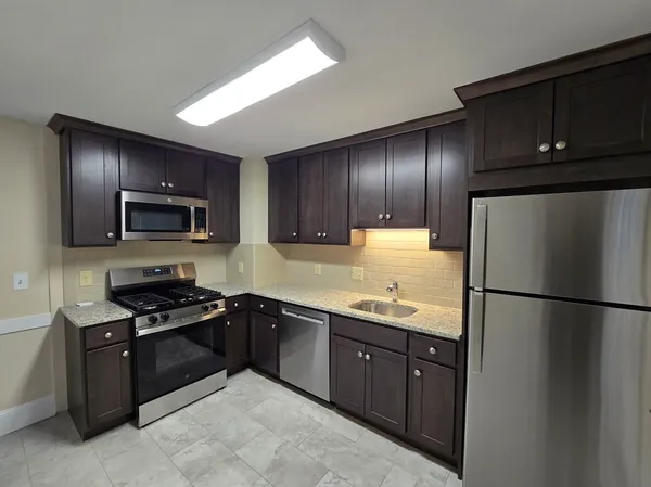 $2,400 | 288 Pleasant Street, Unit 7, Stoughton, MA 02072