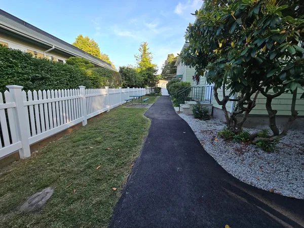 $2,400 | 288 Pleasant Street, Unit 7, Stoughton, MA 02072