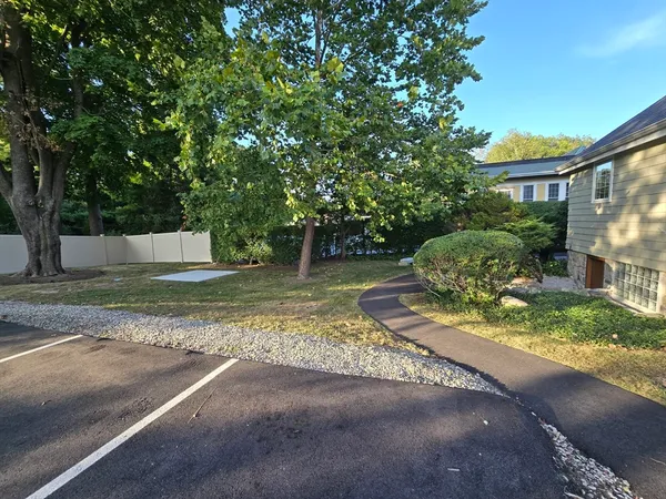 $2,400 | 288 Pleasant Street, Unit 7, Stoughton, MA 02072
