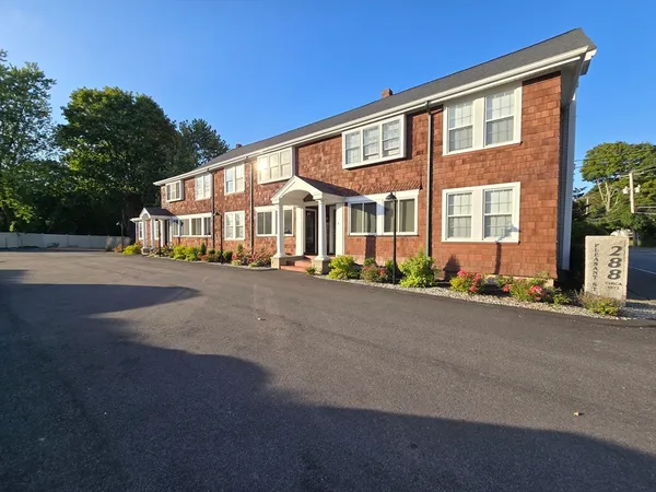 $2,400 | 288 Pleasant Street, Unit 7, Stoughton, MA 02072