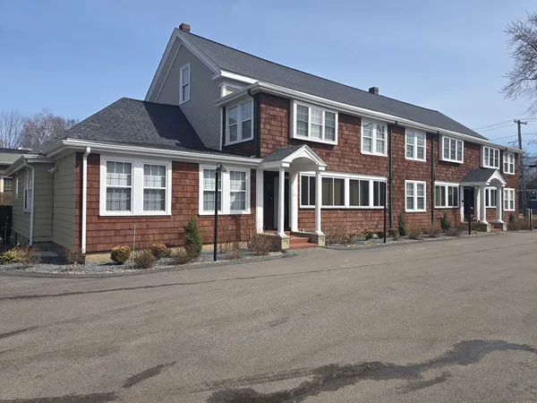 $2,400 | 288 Pleasant Street, Unit 7, Stoughton, MA 02072