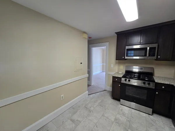 $2,400 | 288 Pleasant Street, Unit 7, Stoughton, MA 02072