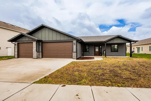 $419,900 | 4712 Hampton Loop South, Moorhead, MN 56560